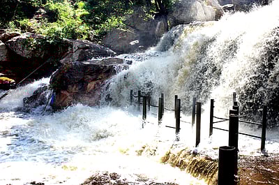 பஞ்சலிங்க அருவியில் வெள்ளப் பெருக்கு: சுற்றுலாப் பயணிகள் குளிக்கத் தடை