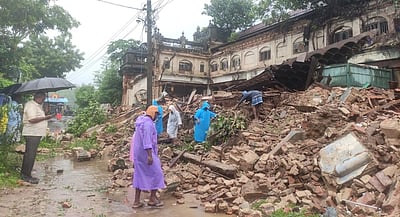 150 ஆண்டுகள் பழைமையான வீடு இடிந்து சேதம்