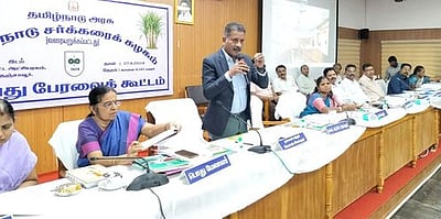 கரும்பு பரப்பைப் பெருக்கினால்தான் ஆலைகளை இயக்க முடியும்