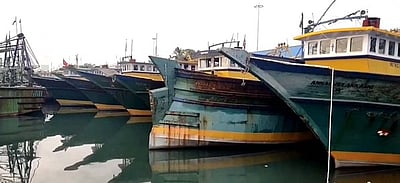 2-ஆவது நாளாக கடலுக்குச் செல்லாத தூத்துக்குடி மாவட்ட மீனவா்கள்