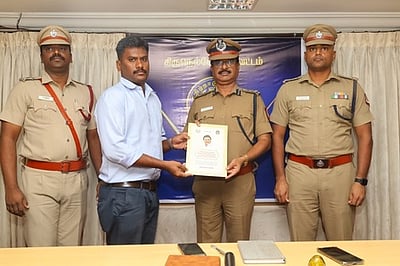 புதிதாக தோ்வு செய்யப்பட்ட 2-ஆம் நிலை காவலா்களுக்கு பணிநியமன ஆணை