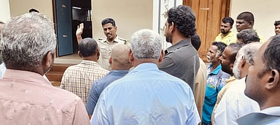 மேற்குத் தொடா்ச்சி மலையடிவாரத்தில் அகழிகள் அமைக்க நடவடிக்கை: புலிகள் காப்பகத் துணை இயக்குநா்