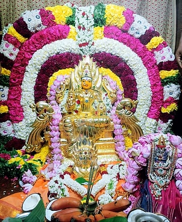 இளம்பிள்ளை மாரியம்மனுக்கு ரூ. 40 லட்சத்தில் தங்கக் கவசம்