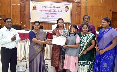 அரசு அலுவலா்கள் தமிழில் கோப்புகளை எழுத வேண்டும்: ஆட்சியா்