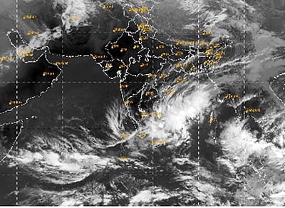 மீண்டும் நகராமல் நின்ற காற்றழுத்த தாழ்வு மண்டலம்!