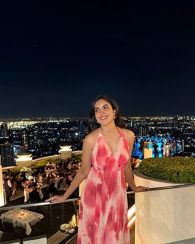 சிட்டி லைட்ஸ்... ரிது வர்மா!