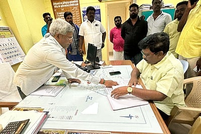 கனமழை முன்னெச்சரிக்கை: மரக்காணம், வானூரில் எம்.பி. ஆய்வு
