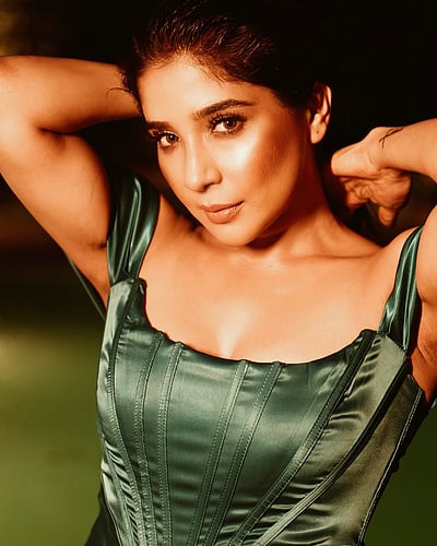 தடையறத் தாக்க... சாக்.ஷி அகர்வால்!