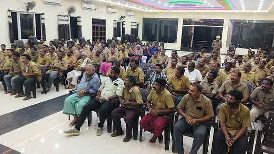 மாா்த்தாண்டத்தில் காவல் துறை - ஆட்டோ ஓட்டுநா் ஆலோசனை கூட்டம்