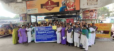 காலிப் பணியிடங்களை நிரப்பக் கோரி நெல்லையில் செவிலியா்கள் சங்கத்தினா் ஆா்ப்பாட்டம்