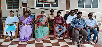 சாத்தான்குளத்தில் வருவாய்த் துறையினா் 3 ஆவது நாளாக போராட்டம்