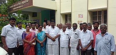 மயான ஆக்கிரமிப்பை அகற்றக் கோரி கோட்டாட்சியரிடம் எம்எல்ஏக்கள் மனு