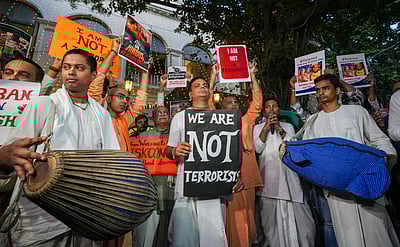 வங்கதேசத்தில் ஹிந்து தலைவா் கைது: முன்னாள் பிரதமா் ஹசீனா கண்டனம்