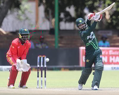 கடைசி ஒருநாள்: சதம் விளாசிய கம்ரான் குலாம்; ஜிம்பாப்வேவுக்கு 304 ரன்கள் இலக்கு!