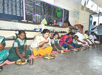 மடப்புரம் அரசுப் பள்ளியில் காலை உணவுத் திட்டம்: ஆட்சியா் ஆய்வு