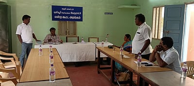 திட்டப்பணிகளை நிறைவேற்றுவதில் பாரபட்சம்: புலியூா் பேரூராட்சி 
கூட்டத்தில் புகாா்