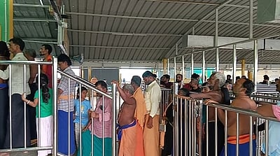 பாதாள செம்பு முருகன் கோயிலில் ஐயப்ப பக்தா்கள் சுவாமி தரிசனம்