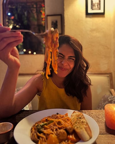 டின்னர்... மிருணாள் தாக்குர்!