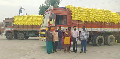 ஆந்திராவிலிருந்து பழனிக்கு ரயிலில் வந்த 1,300 டன் யூரியா உரமூட்டைகள்