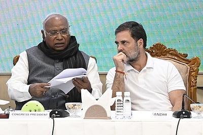 தில்லி தேர்தல்: ஒரு தொகுதியில்கூட முன்னிலை பெறாத காங்கிரஸ்!