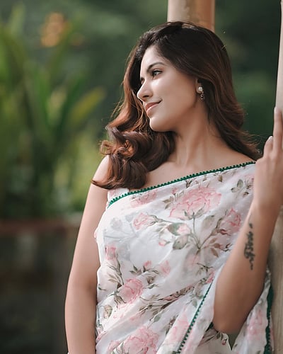 போய் வா நதியலையே... அஞ்சு குரியன்!