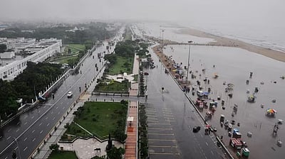 புயல் எதிரொலி; பூங்காக்கள், கடற்கரைக்குச் செல்ல வேண்டாம்: சென்னை மாநகராட்சி!