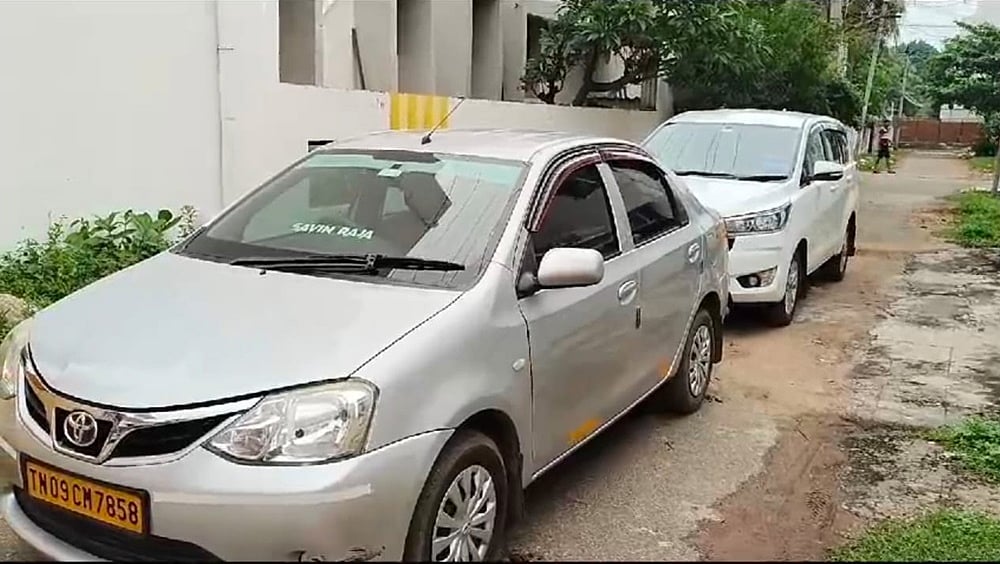 புதுக்கோட்டையில் பாஜக , அதிமுக நிர்வாகிகள் வீடுகளில் சோதனை நடத்த காரில் வந்துள்ள அமலாக்கத் துறையினர் .