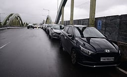 வேளச்சேரி மக்களின் வேதனைகள் தீா்க்கப்படுமா?