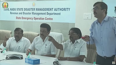 மழை, புயல் பாதிப்புகள்: கட்டுப்பாட்டு அறையில் முதல்வர் ஆய்வு! 