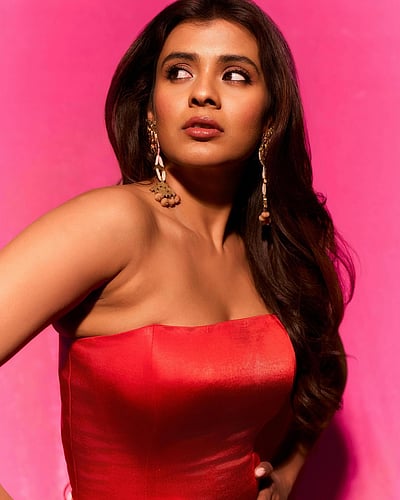 சோம்பல் ஞாயிறு... ஹெபா படேல்!