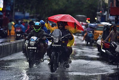 சென்னையில் தூறல் தொடங்கியது! சமூக வலைதளங்களில் சொல்வது போல நடக்குமா?