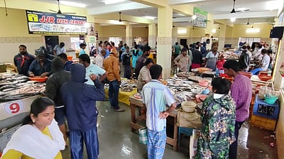 ராணிப்பேட்டை: வார இறுதி நாளில் இறைச்சி வாங்க குவிந்த மக்கள்