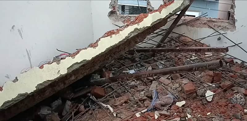 roof of mud house collapses