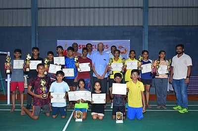 பள்ளிபாளையம் எஸ்.பி.பி. பள்ளியில் மாநில அளவிலான இறகுப்பந்து போட்டி