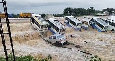 கிருஷ்ணகிரியில் வரலாறு காணாத மழை!! ஊத்தங்கரையில் 503 மி.மீ. பதிவு!