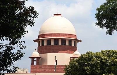 வாக்குச்சாவடிகளில் வாக்காளா் எண்ணிக்கையை உயா்த்தியதற்கு எதிராக வழக்கு: தோ்தல் ஆணையம் பதிலளிக்க உத்தரவு