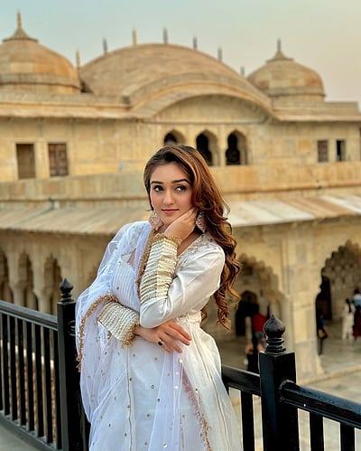 உங்கள் நூர்... தான்யா சர்மா!