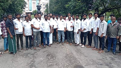 ஜல்லிக்கட்டுக்கு அனுமதி கோரி மாடுபிடி வீரா்கள் மனு