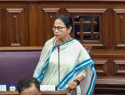 வங்கதேசத்தில் ஐ.நா. அமைதிப் படை வேண்டும்: பிரதமா் தலையிட மம்தா பரிந்துரை