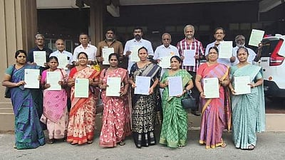 உடல் தானம் செய்ய 17 போ் ஒப்புதல் கடிதம்: ஆட்சியரிடம் வழங்கினா்