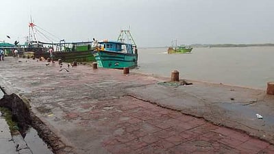 13 நாட்களுக்குப் பிறகு மீன்பிடிக்க சென்ற மீனவா்கள்