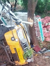 சிகிச்சை பெற்று வரும் மாணவா் கோகுல்.