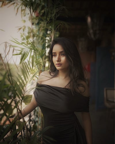 பூவாசம் புறப்படும் பெண்ணே... அனாமிகா சரண்!