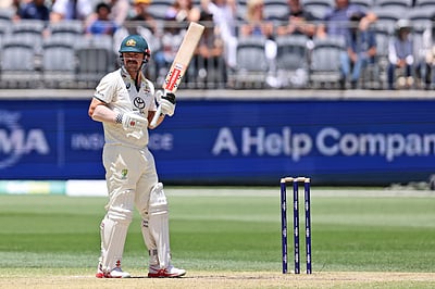 பிங்க் பந்து கிரிக்கெட்டில் அசத்தும் டிராவிஸ் ஹெட்..! மீண்டும் ஆதிக்கம் செலுத்துவாரா? 