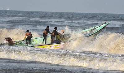 தலா ரூ. 50,000 செலுத்தினால் விடுதலை! 14 தமிழக மீனவர்களுக்கு இலங்கை நீதிமன்றம் தீர்ப்பு!