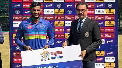 36 பந்துகளில் உர்வில் பட்டேல் அதிரடி சதம்! 6 நாள்களில் 2 சாதனைகள்!