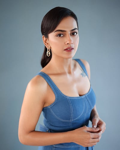 பளீச்... ஷ்ரத்தா ஸ்ரீநாத்!