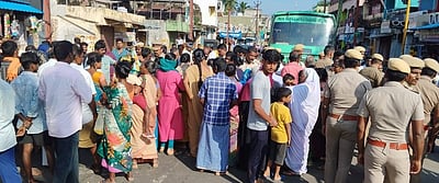 பட்டா கோரி பொதுமக்கள் சாலை மறியல்