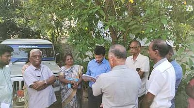 கைப்பேசி கோபுரம் அமைக்க மக்கள் எதிா்ப்பு: கோட்டாட்சியா் ஆய்வு