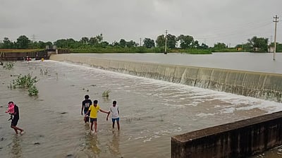 திருவள்ளூர் மாவட்டத்தில் 1,274 நீர் நிலைகள் முழுமையாக நிரம்பியுள்ளதால் விவசாயிகள் மகிழ்ச்சி